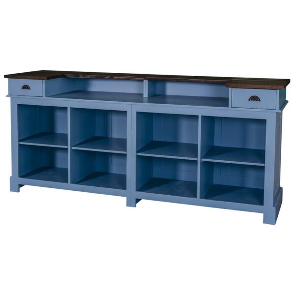 Landelijke bar met acht grote open vakken en twee lades voor opbergruimte. Gemaakt van massief eiken hout in de kleur blauw met een donker eiken blad. Het meubel kan op verschillende manieren geverfd worden in verschillende kleuren en kan op maat gemaakt worden. Villa Laura