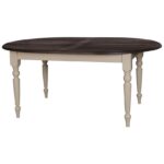 Landelijk ovale uitschuifbare eettafel met vier sierlijke poten. Gemaakt van massief eiken hout in de kleur taupe met donker eiken blad. Het meubel kan op verschillende manieren geverfd worden in verschillende kleuren en kan op maat gemaakt worden. Villa Laura