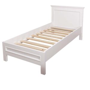 Landelijke, klassieke, extravagante houten eenpersoons bed met laag voeteinde. Gemaakt van massief hout eiken in de kleur wit. Het bed kan op verschillende manieren geverfd worden in verschillende kleuren en kan op maat gemaakt worden. Villa Laura
