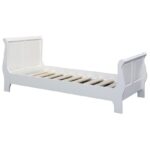 klassiek landelijk romantische houten bed. Het bed heeft een queen ann poot. Gemaakt van massief hout eiken. het bed is leverbaar als tweepersoonsbed, twijfelaar of eenpersoonsbed. er zit een houteen lattenbodem in. het bed is gebroken wit / ral 9010 van kleur. de afmeting van dit bed is 90 breedt en 200 cm lang of het kan op maat gemaakt worden. Villa Laura