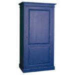 Landelijke kledingkast 1-deurs. Gemaakt van massief eiken hout in de kleur blauw. Het meubel kan op verschillende manieren geverfd worden in verschillende kleuren en kan op maat gemaakt worden. Villa Laura