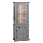 Landelijk buffetkast met deuren en lades. Gemaakt van massief eiken hout in de kleur groen. Het meubel kan op verschillende manieren geverfd worden in verschillende kleuren en kan op maat gemaakt worden. Villa Laura