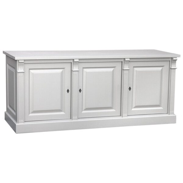 Landelijk dressoir met drie deurtjes voor opbergruimte. Gemaakt van massief eiken hout in de kleur wit. Het meubel kan op verschillende manieren geverfd worden in verschillende kleuren en kan op maat gemaakt worden. Villa Laura