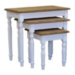 Landelijke salontafel/bijzettafel set van 3. Gemaakt van massief eiken hout in de kleur wit met naturel. Het meubel kan op verschillende manieren geverfd worden in verschillende kleuren en kan op maat gemaakt worden. Villa Laura
