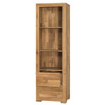 Moderne hoge kast met drie open vakken en twee lades. Gemaakt van massief eiken hout in de kleur naturel. Het meubel kan op verschillende manieren geverfd worden in verschillende kleuren en kan op maat gemaakt worden. Villa Laura