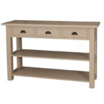 Landelijke sidetable / winkeldisplay met drie lades en twee planken. Gemaakt van massief eiken hout in de kleur groenbruin. Het meubel kan op verschillende manieren geverfd worden in verschillende kleuren en kan op maat gemaakt worden. Villa Laura