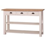 Landelijke s sidetable / winkeldisplay met drie lades en twee planken. Gemaakt van massief eiken hout in de kleur beige met naturel. Het meubel kan op verschillende manieren geverfd worden in verschillende kleuren en kan op maat gemaakt worden. Villa Laura