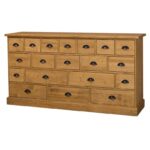 Landelijke ladekast met 19 verschillende formaten lades. Gemaakt van massief eiken hout in de kleur wax finish bruin. Het meubel kan op verschillende manieren geverfd worden in verschillende kleuren en kan op maat gemaakt worden. Villa Laura