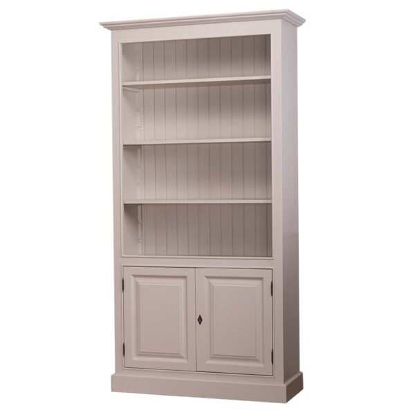 Landelijke smalle buffetkast met vier planken en 2 kastjes. Gemaakt van massief eiken hout in de kleur beige. Het meubel kan op verschillende manieren geverfd worden in verschillende kleuren en kan op maat gemaakt worden. Villa Laura