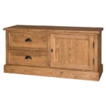 Landelijk tv meubel met twee lades en een deurtje. Gemaakt van massief eiken hout in de kleur naturel. Het meubel kan op verschillende manieren geverfd worden in verschillende kleuren en kan op maat gemaakt worden. Villa Laura