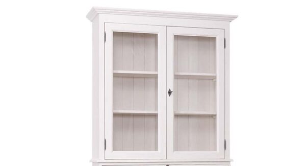 Landelijke boven kast met 2 glazen deuren. Gemaakt van massief eiken hout in de kleur wit. Het meubel kan op verschillende manieren geverfd worden in verschillende kleuren en kan op maat gemaakt worden. Villa Laura