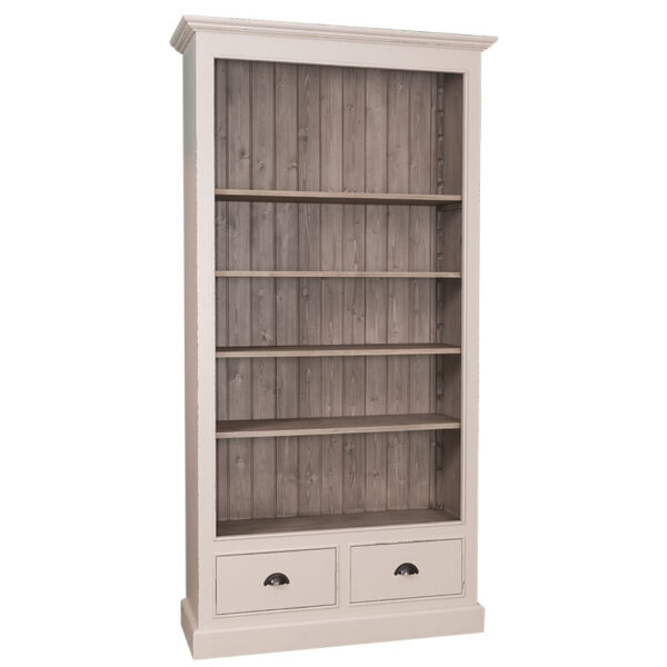Landelijke boekenkast met vijf open vakken en twee lades. Gemaakt van massief eiken hout in de kleur beige met een bruin eiken binnenkant. Het meubel kan op verschillende manieren geverfd worden in verschillende kleuren en kan op maat gemaakt worden. Villa Laura