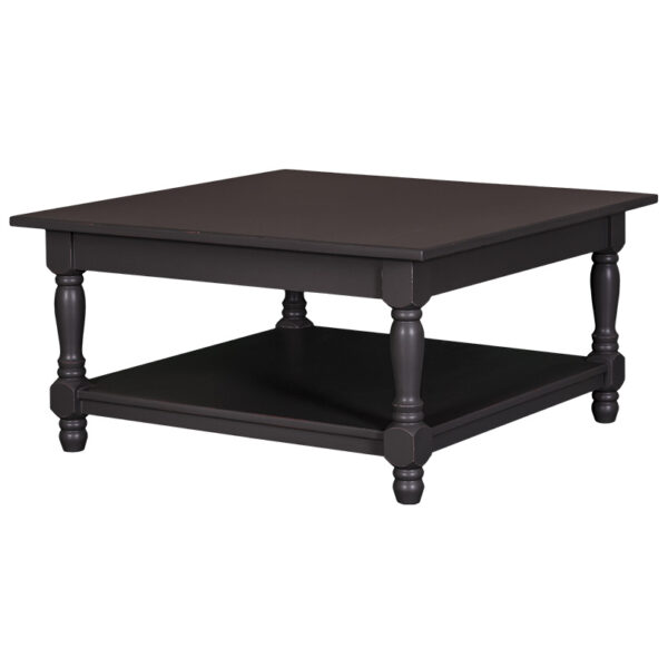 Landelijke, klassieke, extravagante vierkante salontafel met onderblad. Gemaakt van massief hout eiken in de kleur zwartbruin. De salontafel kan op verschillende manieren geverfd worden in verschillende kleuren en kan op maat gemaakt worden. Villa Laura