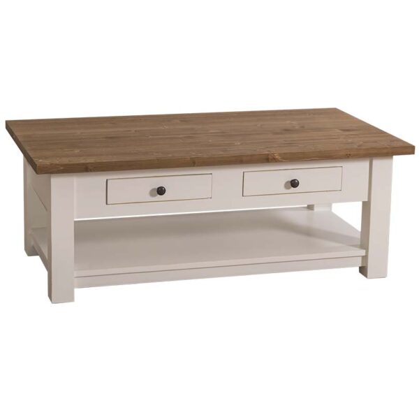 Landelijke, klassieke, extravagante houten salontafel met onderblad en twee lades met een komgreep. Gemaakt van massief hout eiken in de kleur gebroken wit met een warm bruin blad. De salontafel kan op verschillende manieren geverfd worden in verschillende kleuren en kan op maat gemaakt worden. Villa Laura