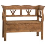 Landelijke, klassieke, extravagante houten bankje met opbergruimte. Gemaakt van massief hout eiken in de kleur wax finish warm bruin. Het bankje kan op verschillende manieren geverfd worden in verschillende kleuren en kan op maat gemaakt worden. Villa Laura