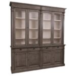 landelijk klassieke bibliotheekkast met lades en deuren. de planken in de kast zijn verstelbaar. Gemaakt van massief hout eiken in de kleur koffie en binnenkant licht eiken. Het kan op maat gemaakt worden. Villa Laura