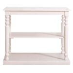 Landelijke side table met drie lagen en sierlijke poten. Gemaakt van massief eiken hout in de kleur wit. Het meubel kan op verschillende manieren geverfd worden in verschillende kleuren en kan op maat gemaakt worden. Villa Laura