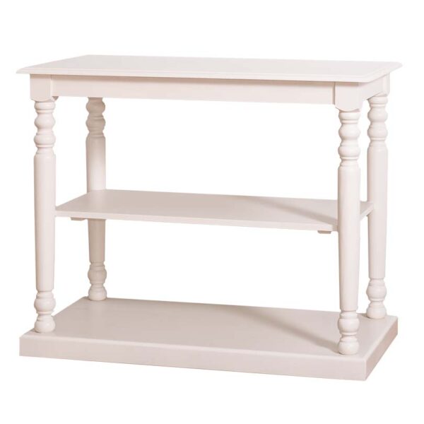 Landelijke side table met drie lagen en sierlijke poten. Gemaakt van massief eiken hout in de kleur wit. Het meubel kan op verschillende manieren geverfd worden in verschillende kleuren en kan op maat gemaakt worden. Villa Laura