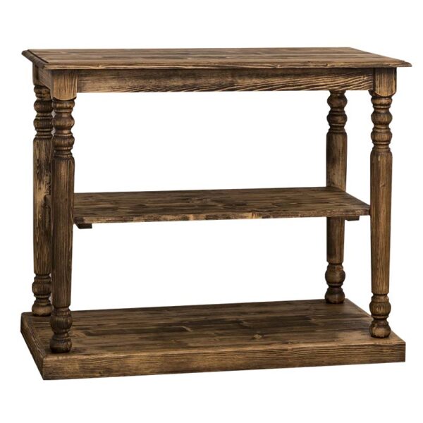 Landelijke side table met drie lagen en sierlijke poten. Gemaakt van massief eiken hout in de kleur warm bruin eiken. Het meubel kan op verschillende manieren geverfd worden in verschillende kleuren en kan op maat gemaakt worden. Villa Laura