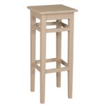Houten vierkante barkruk met aan alle kanten steun voor je voeten. Gemaakt van massief eiken hout in de kleur zand, taupe, beige. De barkruk kan op verschillende manieren geverfd worden in verschillende kleuren en kan op maat gemaakt worden. Villa Laura