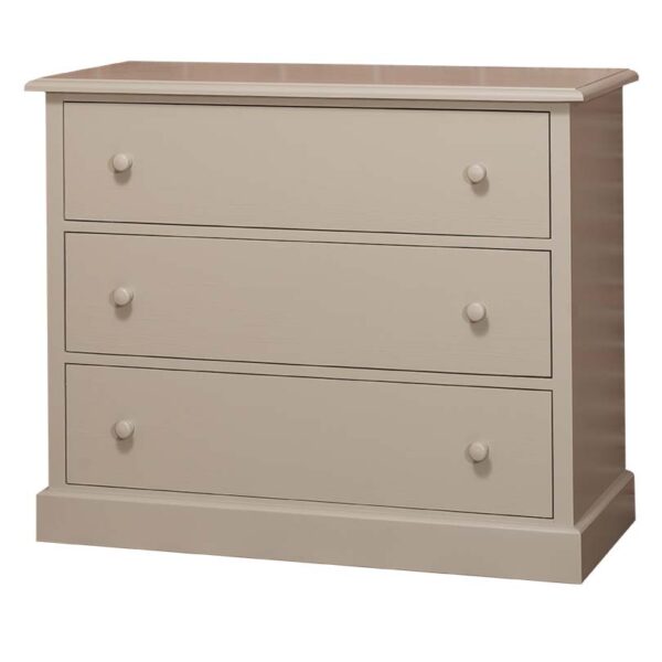Landelijk, klassiek, extravagant ladekast. het heeft 3 grote lades voor veel opbergruimte. Gemaakt van massief hout in de kleur khaki grijs. De kast kan op verschillende manieren geverfd worden in verschillende kleuren en kan op maat gemaakt worden. Villa Laura
