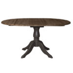 Landelijke uitschuifbare ronde eettafel met een klassiek onderstel. Eettafel gemaakt van eikenhout. Onderstel in de kleur zwartbruin en het tafelblad in de kleur koffie. Villa Laura