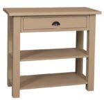 Landelijke side table met lade en twee planken. Gemaakt van massief eiken hout in de kleur groenbruin. Het meubel kan op verschillende manieren geverfd worden in verschillende kleuren en kan op maat gemaakt worden. Villa Laura