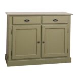 landelijk klassiek dressoir met schuifdeuren en lades voor veel opbergruimte. Gemaakt van massief hout in de kleur olijfgroen. Het kan op maat gemaakt worden. Villa Laura