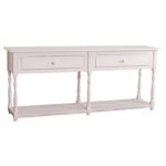 Landelijke side table met twee lades en onderplank. Gemaakt van massief eiken hout in de kleur wit. Het meubel kan op verschillende manieren geverfd worden in verschillende kleuren en kan op maat gemaakt worden. Villa Laura