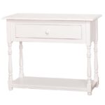 Landelijke side table met lade en onderblad. Gemaakt van massief eiken hout in de kleur wit. Het meubel kan op verschillende manieren geverfd worden in verschillende kleuren en kan op maat gemaakt worden. Villa Laura