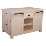 landelijke houten kookeiland/keukenblok met veel opbergruimte, openvakken, lades ophang mogelijkheden. de afmeting is 135x85x90 cm. Gemaakt van massief hout in de kleur licht roze. Het kan op maat gemaakt worden. Villa Laura