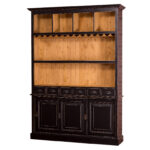 een groot landelijk drankkast/buffetkast/wijnkast. De kast heeft wijnglazenhouder/wijnglazenrek, laadjes en schuifdeuren. de kast is perfect om uw mooie flessen te etaleren. Gemaakt van massief hout eiken in de kleur zwart. de drankkast is 150 cm lang of het kan op maat gemaakt worden. Villa Laura