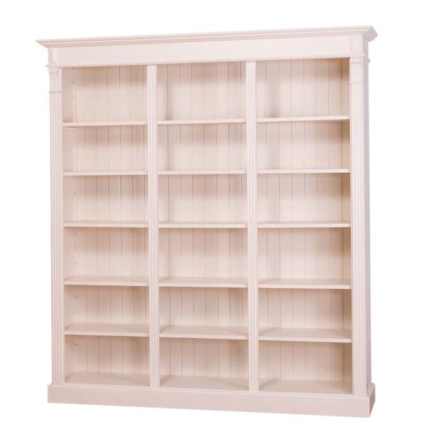 Landelijke schappenkast/boekenkast met zes grote open vakken. Gemaakt van massief eiken hout in de kleur zalmroze. Het meubel kan op verschillende manieren geverfd worden in verschillende kleuren en kan op maat gemaakt worden. Villa Laura