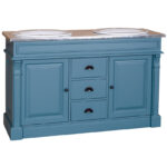 Landelijk badkamermeubel met dubbele wastafel, twee deuren en drie lades. Gemaakt van massief eiken hout in de kleur blauw en zinken blad. Het meubel kan op verschillende manieren geverfd worden in verschillende kleuren en kan op maat gemaakt worden. Villa Laura