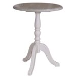 Landelijke, klassieke, extravagante ronde bijzettafel met een 3 poot. het blad heeft een diameter van 60 cm. Gemaakt van massief hout eiken. het blad is sand/white wash en het onderstel wit. Het kan op maat gemaakt worden. Villa Laura