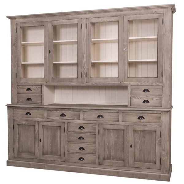 Landelijk, klassiek, extravagant hoge buffetkast met genoeg lades en planken achter 4 lange glazen deuren. Gemaakt van massief hout in de kleur wax finish bruin met een gebroken witte binnenkant. De buffetkast kan op verschillende manieren geverfd worden in verschillende kleuren en kan op maat gemaakt worden. Villa Laura