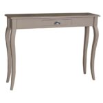 Brocante Sidetable met in het midden één lade. Gemaakt van massief hout in de kleur brons. De lade gaat open door middel van een komgreep. De kast kan op verschillende manieren geverfd worden in verschillende kleuren en kan op maat gemaakt worden. Villa Laura
