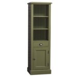 landelijk klassieke modern boekenkast met lade en deur. de planken in de kast zijn verstelbaar. Gemaakt van massief hout eiken in de kleur mosgroen, groen, olijfgroen. Het kan op maat gemaakt worden. Villa Laura