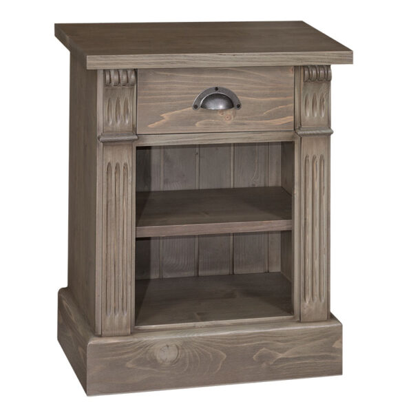 Landelijk nachtkastje met een lade en twee open vakken. Gemaakt van massief eiken hout in de kleur eikenbruin. Het meubel kan op verschillende manieren geverfd worden in verschillende kleuren en kan op maat gemaakt worden. Villa Laura