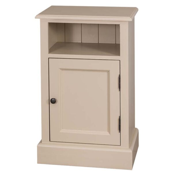 landelijke, romantisch, extravagante nachtkastje met open vak en deurtje k. Gemaakt van massief hout eiken in de kleur beige, zand. Het kan op maat gemaakt worden.