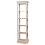 Landelijke hoge open vakken kast. Gemaakt van massief eiken hout in de kleur beige. Het meubel kan op verschillende manieren geverfd worden in verschillende kleuren en kan op maat gemaakt worden. Villa Laura