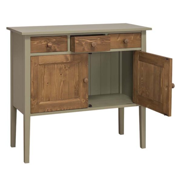 landelijke, moderne, extravargante dressoir/sidetable op hoge poten. het heeft lades en deuren voor veel opbergruimte. Gemaakt van massief hout eiken in de kleur brons met warm bruine lades en deuren. Het kan op maat gemaakt worden. Villa Laura