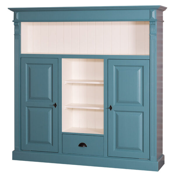 Landelijke boekenkast met open vakken, deuren en een lade voor opbergruimte. Gemaakt van massief eiken hout in de kleur blauw met een witte binnenkant. Het meubel kan op verschillende manieren geverfd worden in verschillende kleuren en kan op maat gemaakt worden. Villa Laura