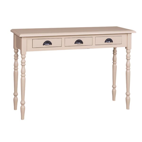Landelijke sidetable met 3 lades. Gemaakt van massief hout in de kleur vanille, zand beige, roomwit. De sidetable kan op verschillende manieren geverfd worden in verschillende kleuren en kan op maat gemaakt worden. Villa Laura