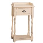 Landelijke plantentafel/zuil met lade en onderblad. Gemaakt van massief eiken hout in de kleur beige. Het meubel kan op verschillende manieren geverfd worden in verschillende kleuren en kan op maat gemaakt worden. Villa Laura