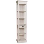 Landelijke boekenkast met vijf open vakken en een lade. Gemaakt van massief eiken hout in de kleur beige. Het meubel kan op verschillende manieren geverfd worden in verschillende kleuren en kan op maat gemaakt worden. Villa Laura