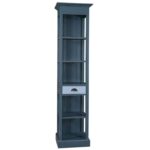 Landelijke boekenkast met vijf open vakken en een lade. Gemaakt van massief eiken hout in de kleur groen met blauw. Het meubel kan op verschillende manieren geverfd worden in verschillende kleuren en kan op maat gemaakt worden. Villa Laura