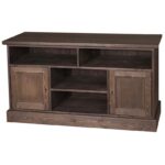 Landelijke hoge tv meubel met 4 open vakken en 2 kastjes voor opbergruimte. Gemaakt van massief hout eiken in de kleur donker eiken bruin. De tv meubel kan op verschillende manieren geverfd worden in verschillende kleuren en kan op maat gemaakt worden. Villa Laura