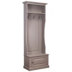 Landelijk halmeubel/kapstok met bankje met 3 haken, 1 plank en een kastje. Gemaakt van massief eiken hout in de kleur taupe. De halmeubel kan op verschillende manieren geverfd worden in verschillende kleuren en kan op maat gemaakt worden. Villa Laura