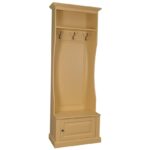 Landelijk halmeubel/kapstok met bankje met 3 haken, 1 plank en een kastje. Gemaakt van massief eiken hout in de kleur zandgeel, geel. De halmeubel kan op verschillende manieren geverfd worden in verschillende kleuren en kan op maat gemaakt worden. Villa Laura